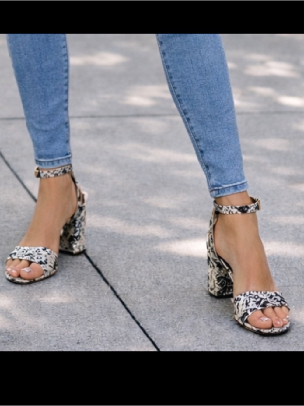 Kelly & Katie Hailee Blue & Cream patterned heeled sandals ankle strap Sz 6